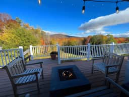 Entire Hotel • 50 Person Capacity Bromley View Inn