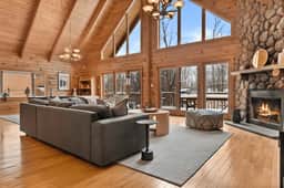 Jumbo Log Cabin Near Town & Mtn