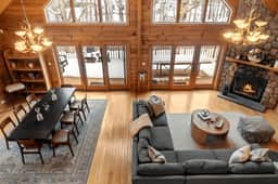 Jumbo Log Cabin Near Town & Mtn