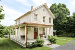 Farmhouse • Secluded • Under 10 mins to Hudson NY