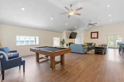 Lakefront House Near Track 8 Bedrooms!