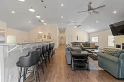 Lakefront House Near Track 8 Bedrooms!