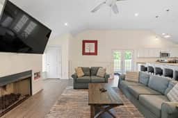 Lakefront House Near Track 8 Bedrooms!