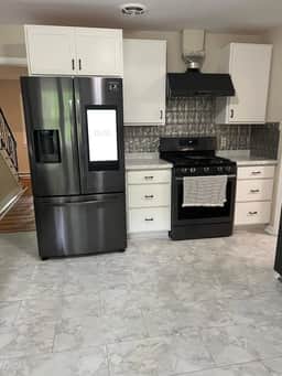 Charming Sunlit 6 Bed 3 Full Bath Home with Pool Table