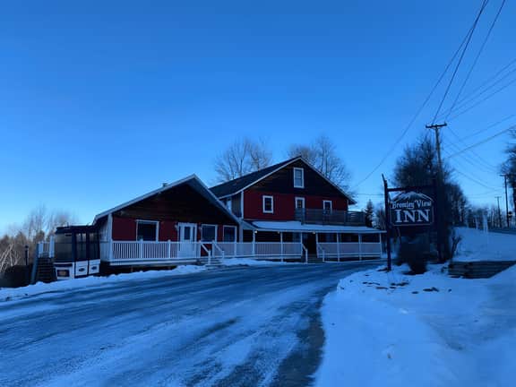 Entire Hotel • 50 Person Capacity Bromley View Inn