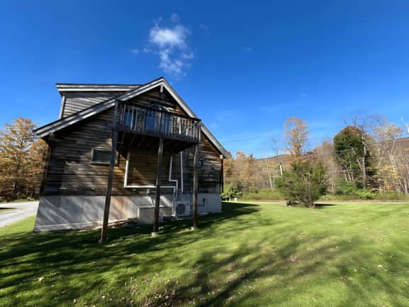 Jumbo Log Cabin Near Town & Mtn