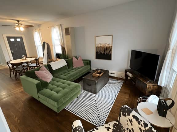 Mid Century Modern 2 Bed 1 Bath near town w/ yard