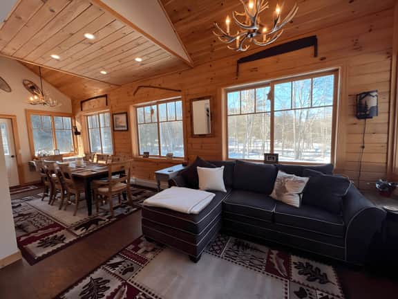 Cabin • Hot Tub • Town & Mtn