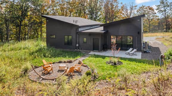 Modern Hudson Retreat Near Town with Hot Tub