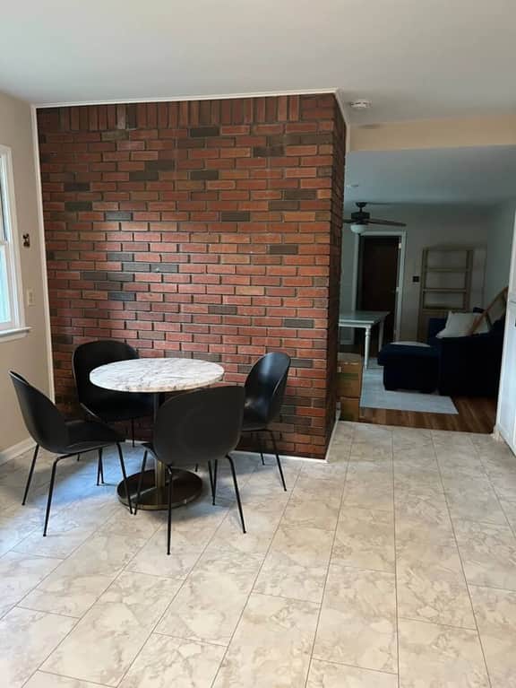 Charming Sunlit 6 Bed 3 Full Bath Home with Pool Table