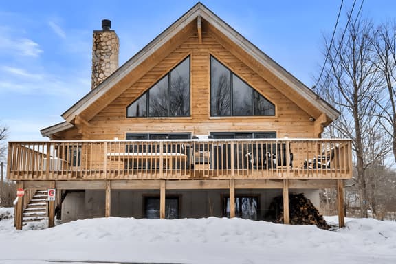 Jumbo Log Cabin Near Town & Mtn
