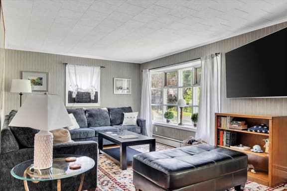 Saratoga Track House, Pet Friendly, Workspace