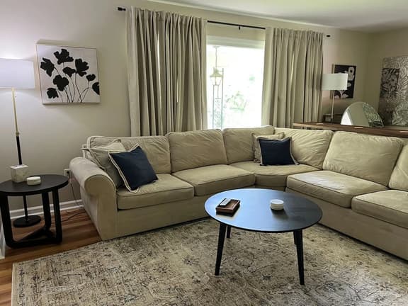 Charming Sunlit 6 Bed 3 Full Bath Home with Pool Table